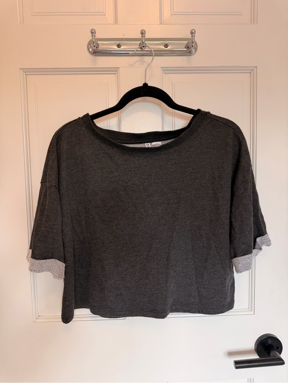 H&M Charcoal Cropped Tee with Light Gray Rolled Cuffs